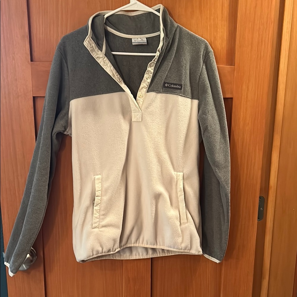 Columbia Gray and Cream Sweatshirt